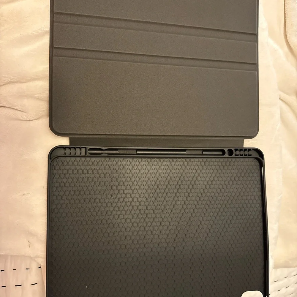 Velvet Caviar iPad Case - 12.9” iPad Pro - Picture 5 of 7